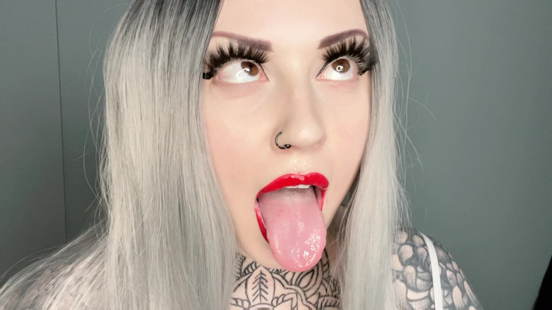 Miss Valentina: Paja sobre mi cara ahegao