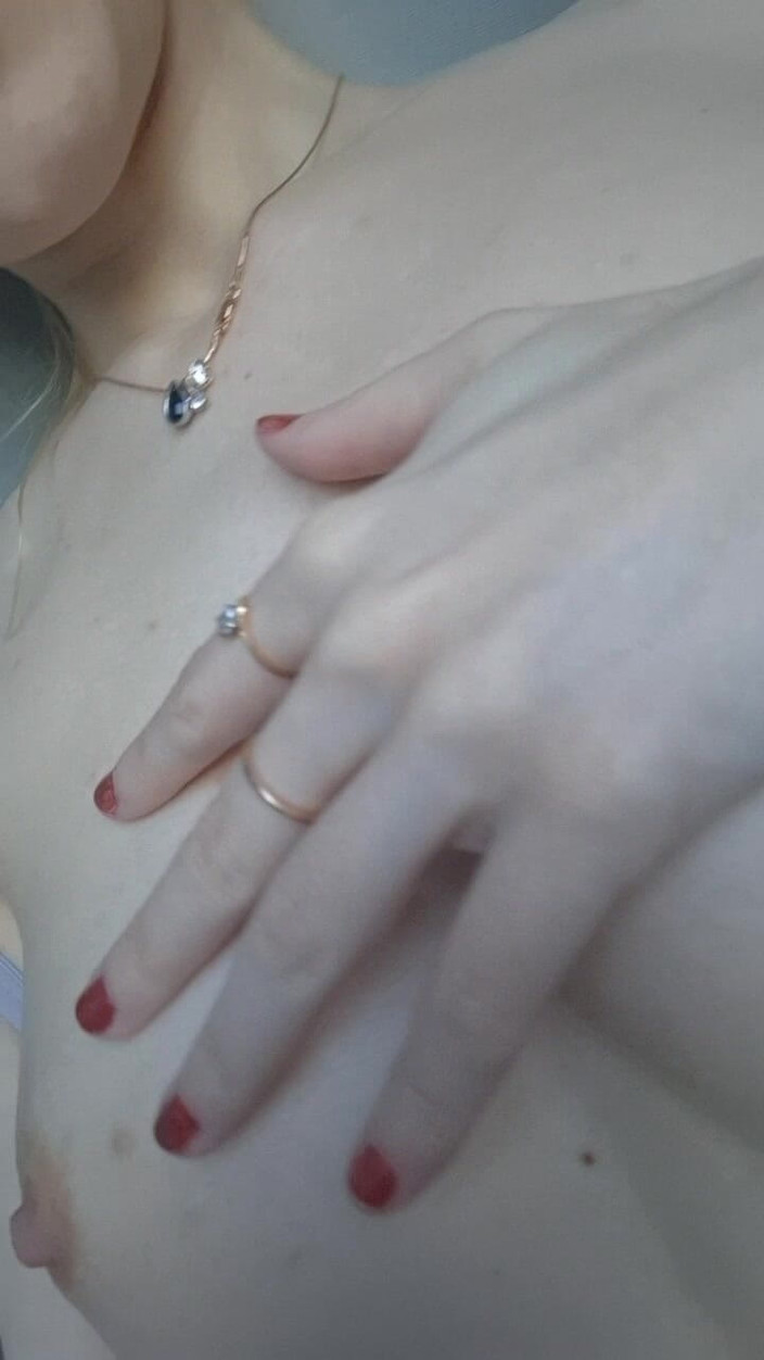 Julia Bant: 美味的奶子