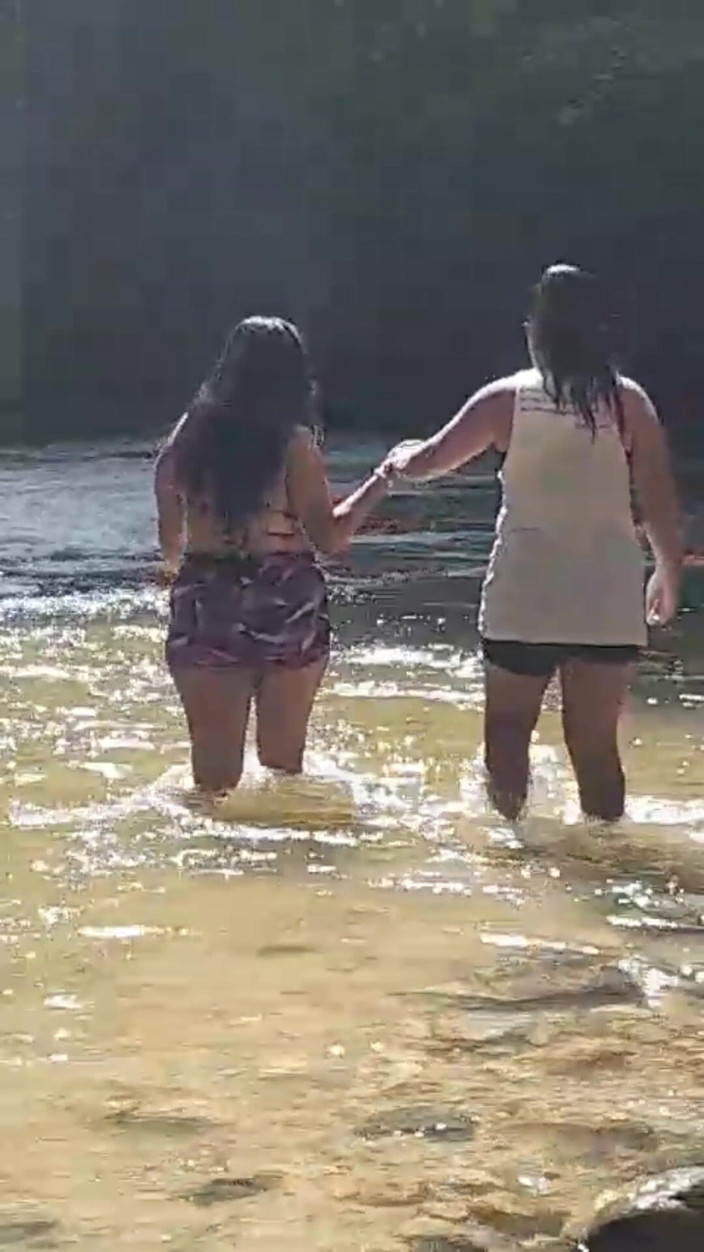 Leona AndJazzlin: Casal de sexo nu em latim