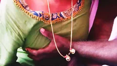 Indisk moster knullar grannens farbror. Telugu smutsiga samtal.