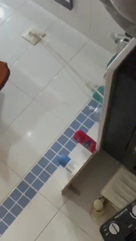 Et Éjaculation dans la salle de bain