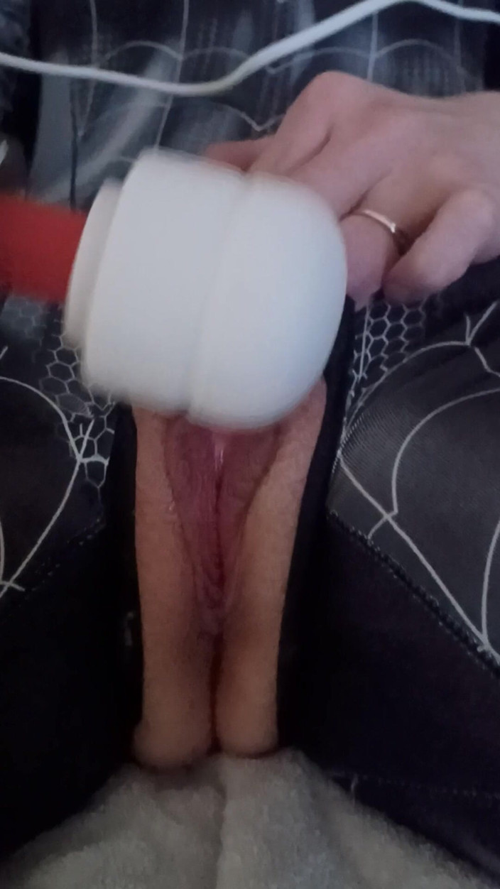 Clit Eastwood: Frotando mi gran clítoris con mi varita