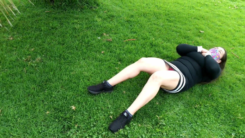 Mike Franco: Une belle-mère latina dévergondée montre ses sous-vêtements et son vagin...