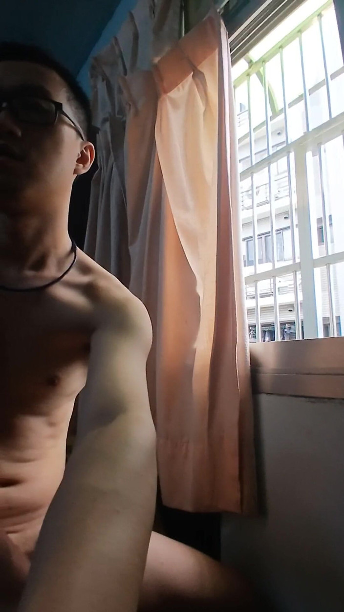 Gaysian fun: Öffnen Sie das Fenster im Raum und mach dich nackt