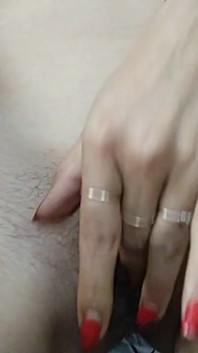 Gros plan, fisting de la chatte jusqu'à l'orgasme