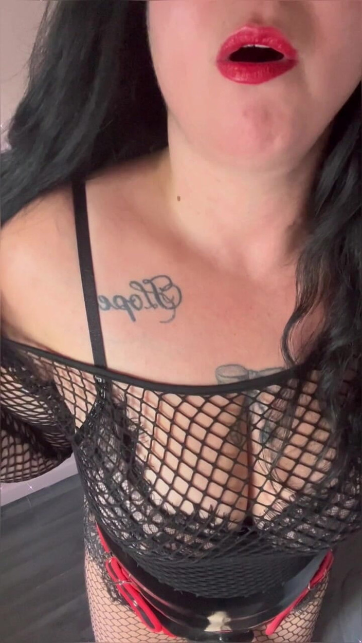 Maitresse Clara: Siapakah Puan Clara?