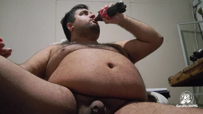 Gordito33PIG: Mangiare, ruttare e masturbarsi
