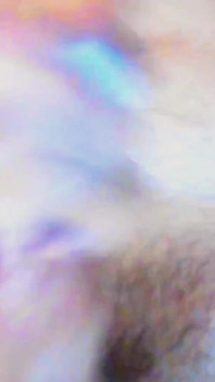 继父给他的小荡妇提供射精