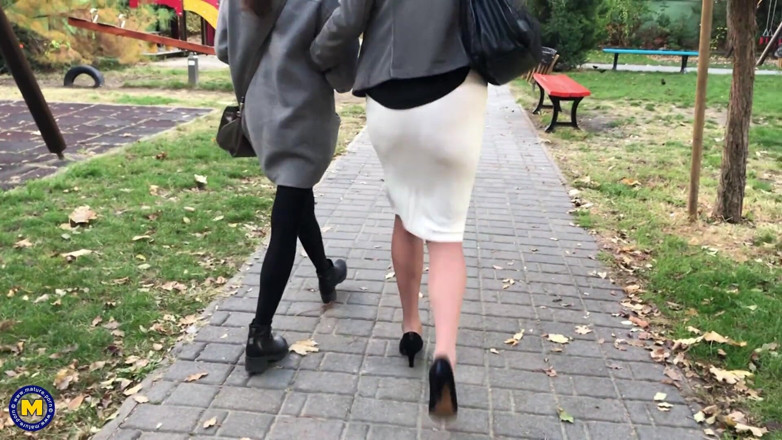 Mature NL: Behaarte oma gegen behaarte teen, hardcore-lesben-sex