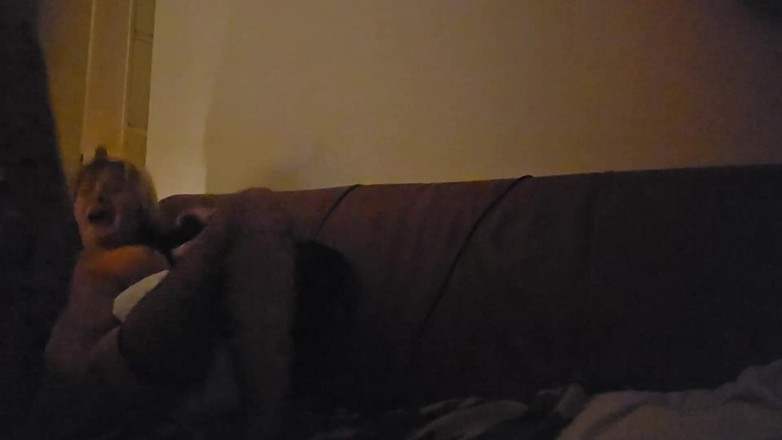 SilverFux: Неверная домохозяйка получает месть, снимает себя на видео, как трахается раком ее лучший мужчина друга