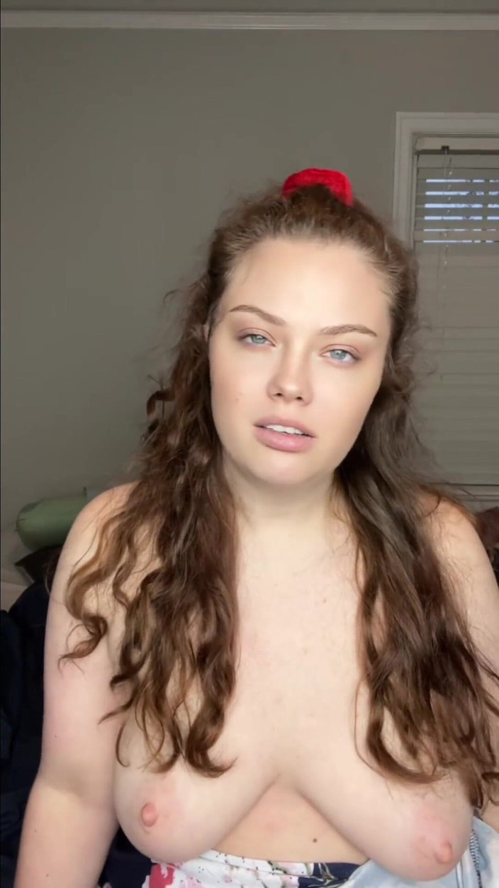 Youdreamgirl123: Stepmom POV Comparing Your Dads Huge Cock to Yours