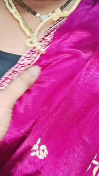 Pareja india con sexy tetas en sari y mamada con masaje