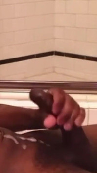 Masturbando mi gran polla enorme corrida