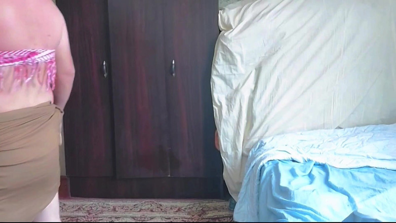 Kitty_Cross: Splendida sissy che posa con glitterrate sulle sue guance