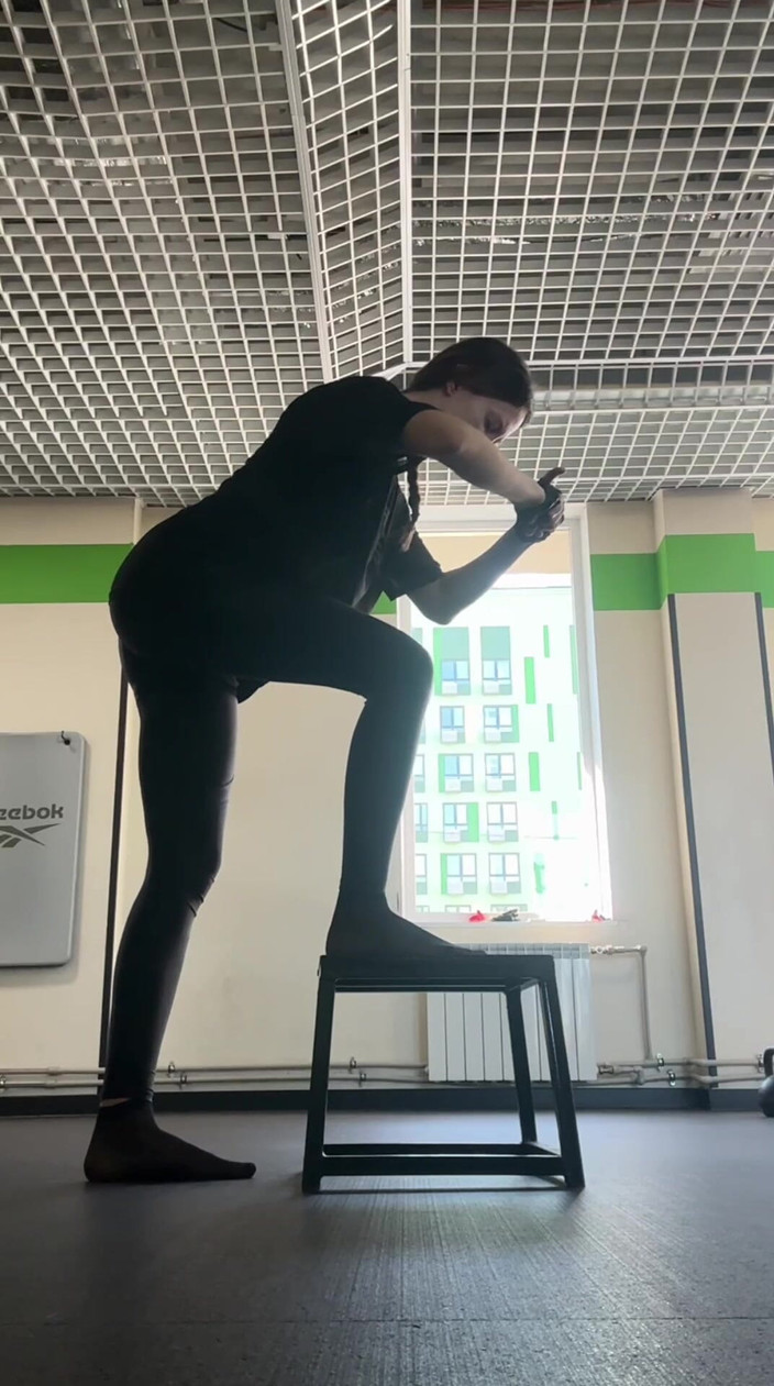 Skinny_lady69: Naylon çoraplı spor salonu