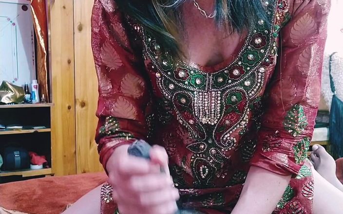 Bolly Karma: लंपट milf(चोदने लायक मम्मी) के साथ चुदाई