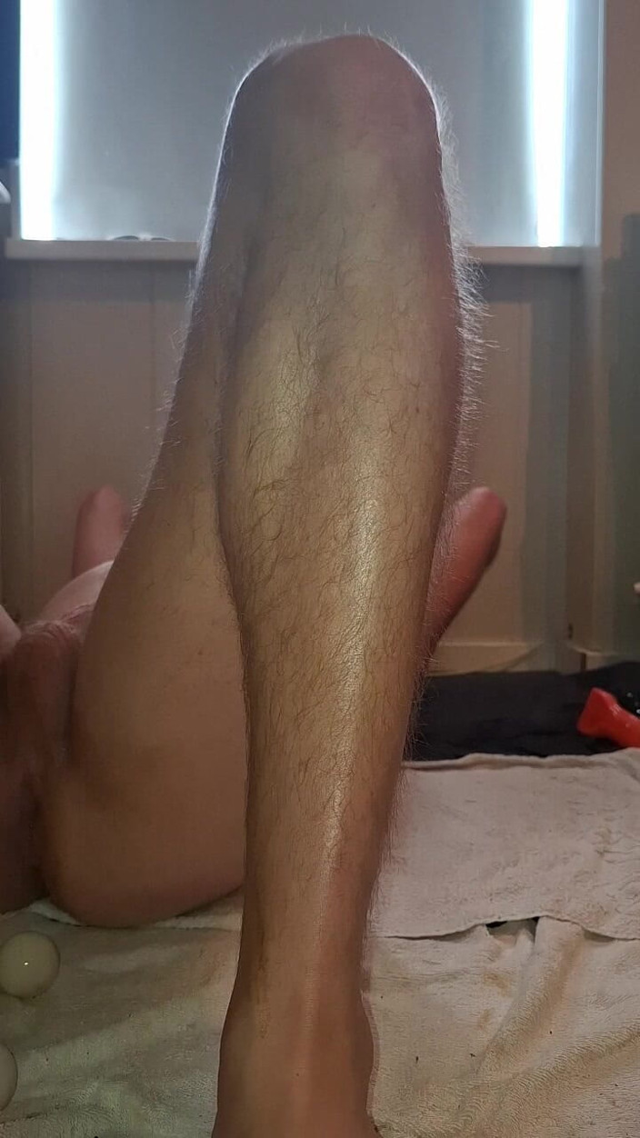 NoFace Twink X: Solo Gay Twink - fisting dildo, sportovní ponožky v zadku a...