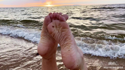 Mistress Legs: Beautiful Wrinkled Soles and Toes Wiggling Against the Backdrop of...