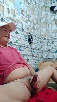 그는 이미 잘생겼고, 그의 자지도 놀랍다고 느낍니다..