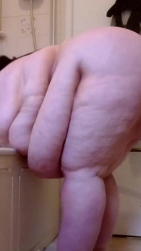Naakte ssbbw reinigt het lagere camerabeeld