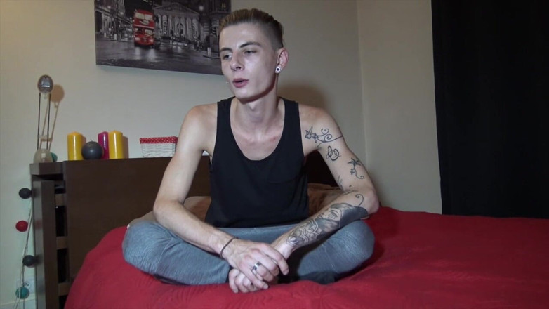 Gaybareback: Twink Prancis disetubuhi telanjang oleh atasan ebony xxl