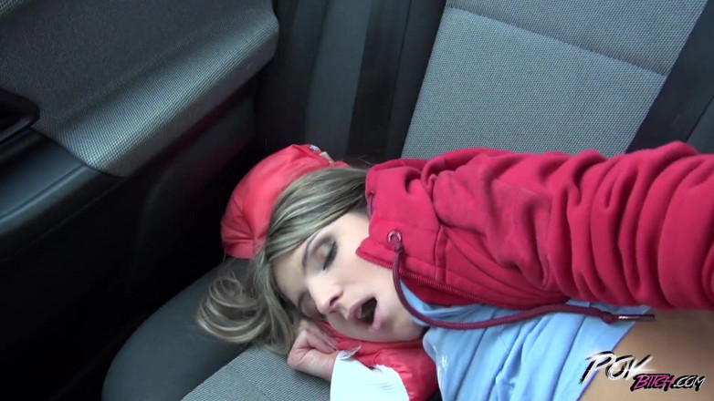 POV Bitch: La troia multiorgasmica Gina Gerson cavalca uno sconosciuto in auto...