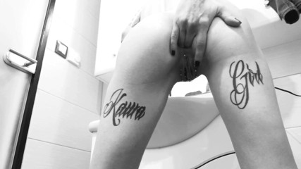 InkedKawaGirl: Futai cu degetul în gaura curului