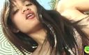 Naughty Asian Women: Chuda azjatycka brunetka w bikini szarpie faceta przy basenie, aż...