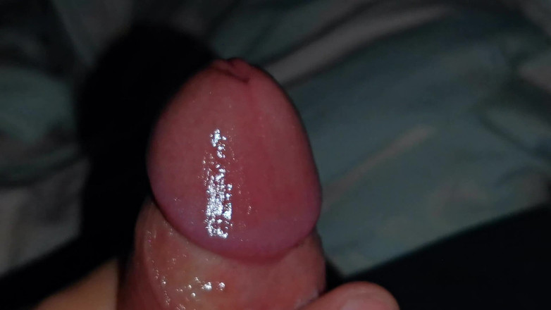 SEXY_GUYBEST: Zeer close-up van een over-opgewonden penis en stromen van pre-sperma!