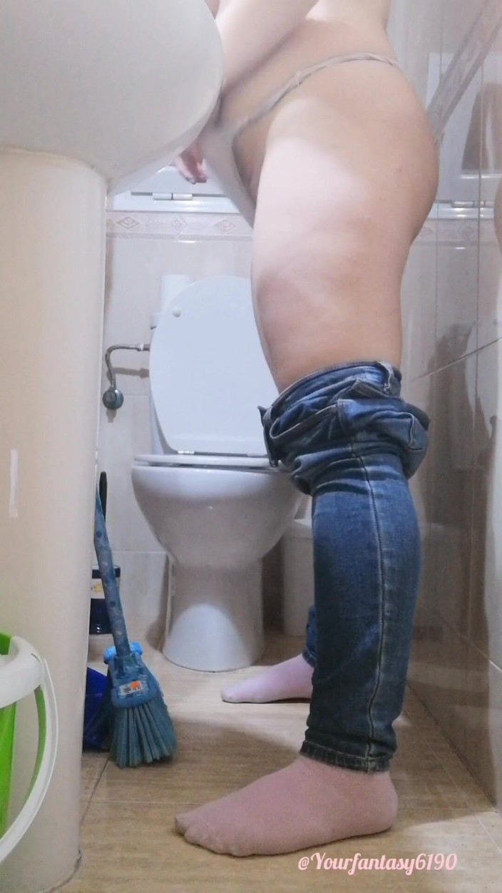 Your fantasy studio: Sie beobachtet mich auf der toilette 2