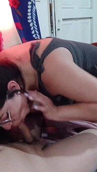 ฉันเหนื่อยมาก เลยให้พี่สาวต่างแม่อมควยอร่อยๆ ให้ฉันผ่อนคลาย Part 1