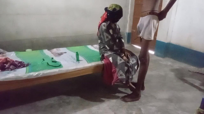 Bengaliauntykichut: Sikilen üvey annelerin gevşek amcığı harika hissettiriyor