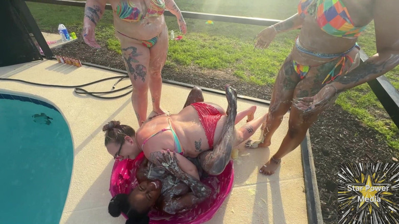 Savanna star: Creamy Custard Playtime: Savanna, Giana, Bleu &amp; Livie Get Messy