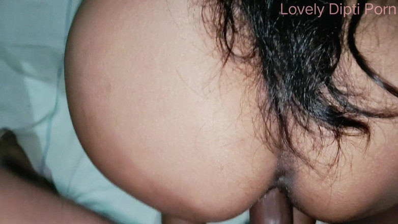 Lovely Dipti: 18+ Desi dospívající dívka ošukaná zezadu creampie na prsa (hindský zvuk)