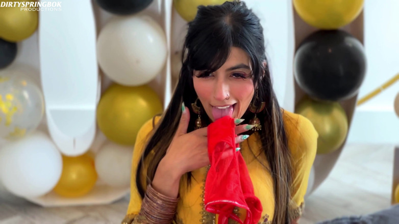 Aaliyah Yasin: Aaliyah yasin si arrapa mentre aspetta i suoi ospiti