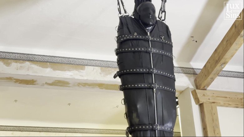 LUXurious Sins: Skórzane zawieszenie bondage z Elise Graves i Ciężkimi