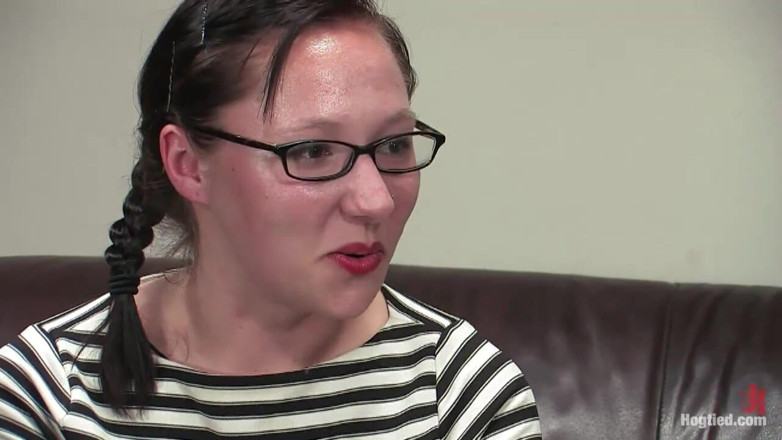 Hogtied by Kink: Casting sofá 9: Maggie Mayhem, dulce e inocente mi culo!