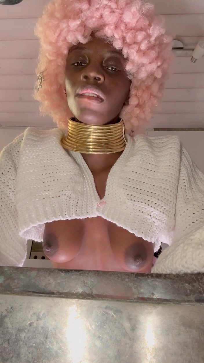 Missblackreey: Sexy kuchyňský sex s drobnou ebenovou rommate