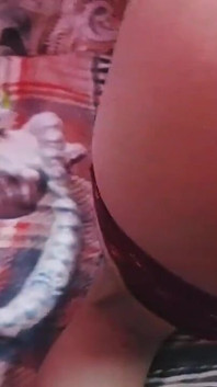 Desi indická Priya Bhabhi tvrdě šukala sama doma