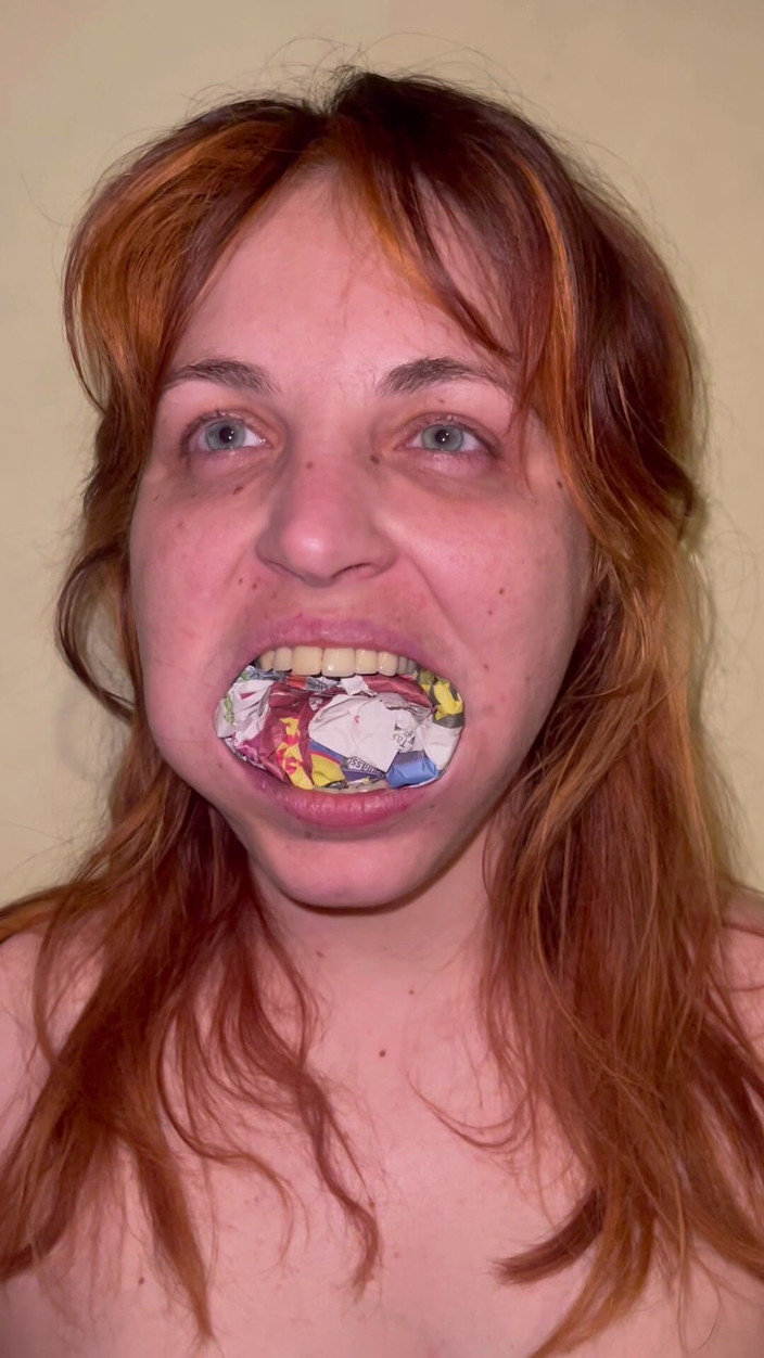 Elena917: Newspaper Gag Pov - isian, tamparan, dientot habis-habisan