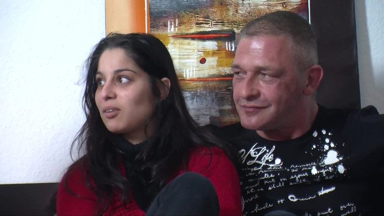 Swinger Friends Germany: Tatlı genç Türk kız ilk kez kamera önünde