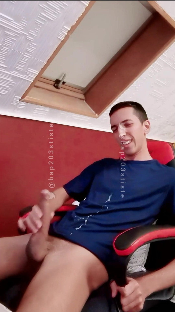baptiste_petit: Arme blauwe t-shirt ...