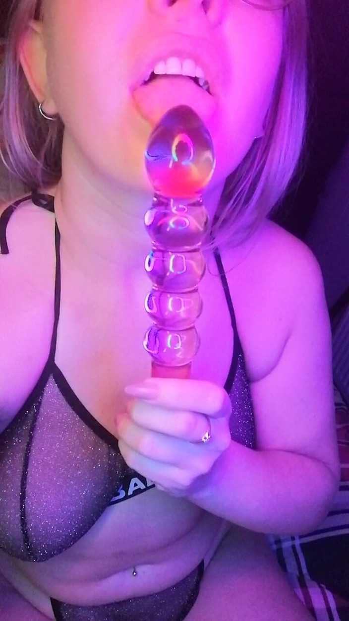 Anna Lynx: Cam dildoda şehvetli oral seks