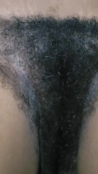 İnanılmaz ateşli orta yaşlı seksi kadın amcık çok fazla hareket ediyor ve tıraşsızlığı daha fazla!