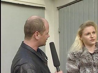 Lucky Cooch: Німецька блондинка брала інтерв&#039;ю на відкритому повітрі
