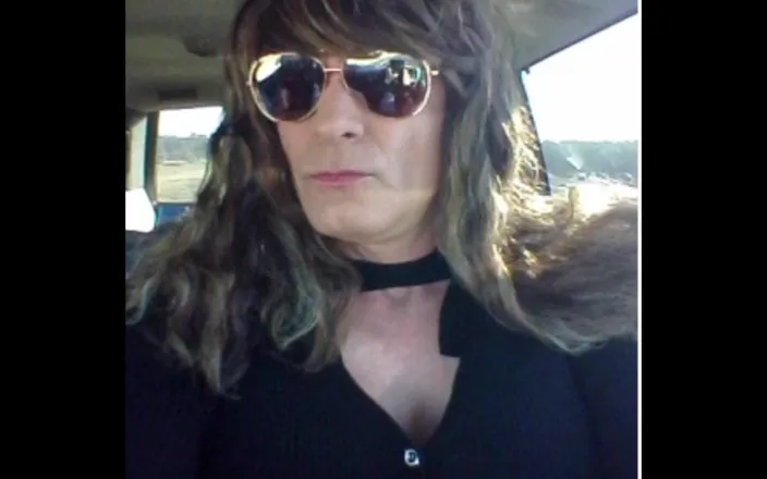 Cindylov: Sexy crossdresser Cindy loves playing with big toys
