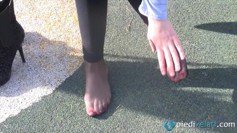 Foot Fetish HD: 크리스텔, 시가를 피우고 발로 노는 귀여운 금발