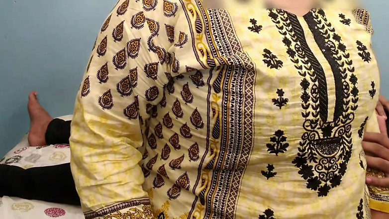 Aria Mia: Une belle-mère tamoule en sari a quitté son propriétaire pendant...