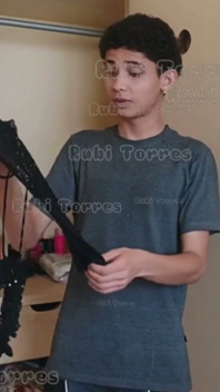 Osmnáctiletá Ztratí Panenství S Velkým Gotickým Jazykem