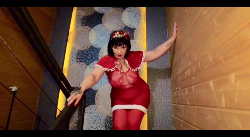 KarmenMilf: Stepson Celebrates Christmas with Mrs. Santa, She Came to Fulfill...